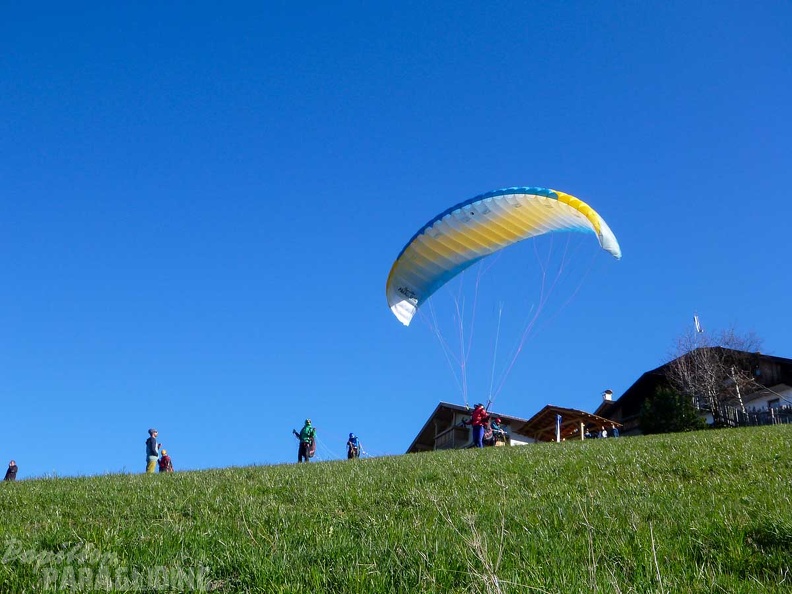 DH15.19 Luesen-Paragliding-279
