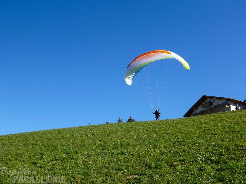 DH15.19 Luesen-Paragliding-288