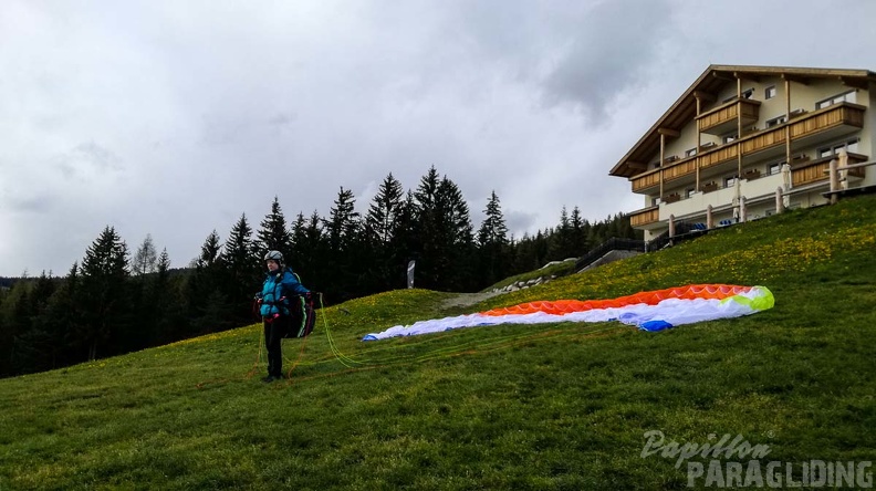 DH21.19 Paragliding-Luesen-182