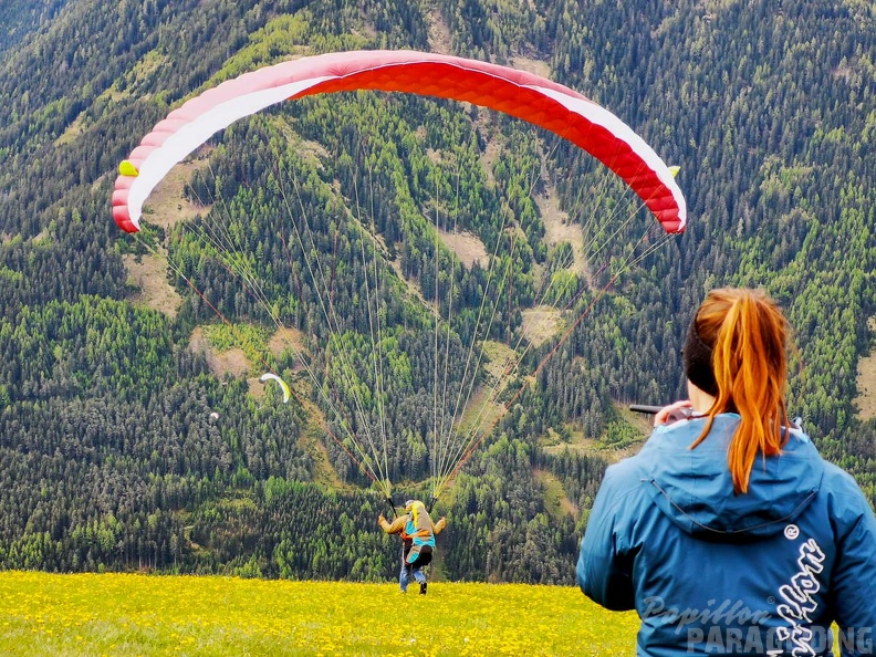 DH21.19 Paragliding-Luesen-221