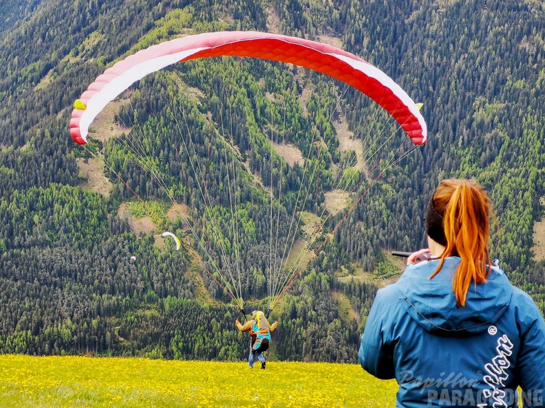 DH21.19 Paragliding-Luesen-221