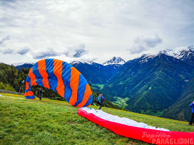 DH21.19 Paragliding-Luesen-222