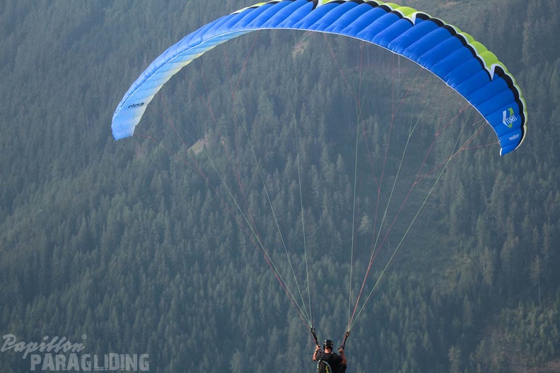 DH32.19_Luesen_Paragliding-129.jpg