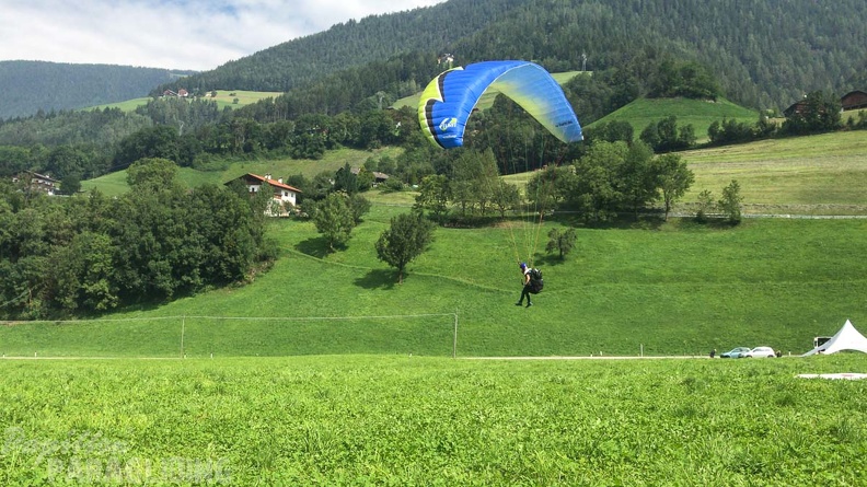 DH32.19_Luesen_Paragliding-200.jpg