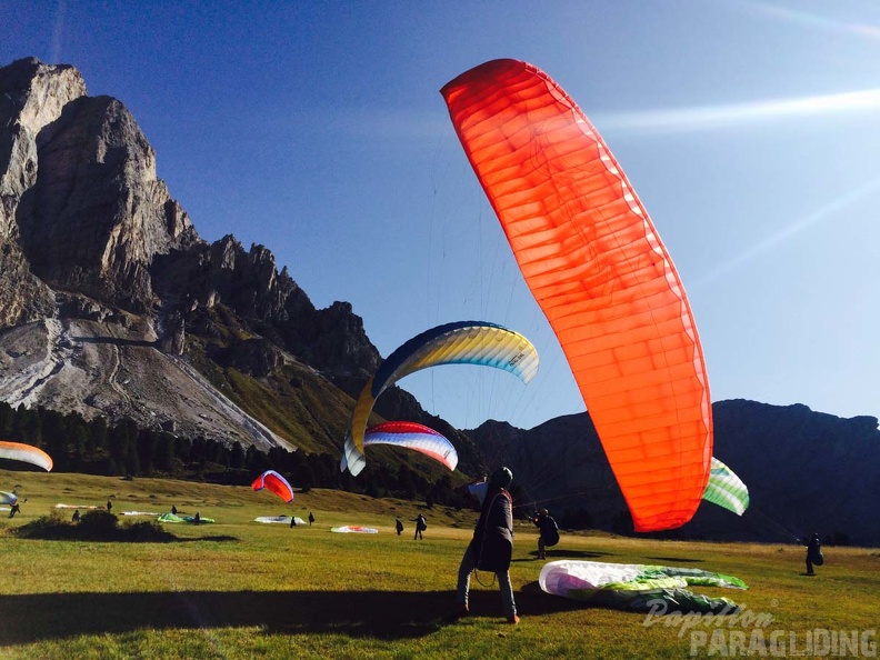 DH37.19 Niko-Paragliding-103