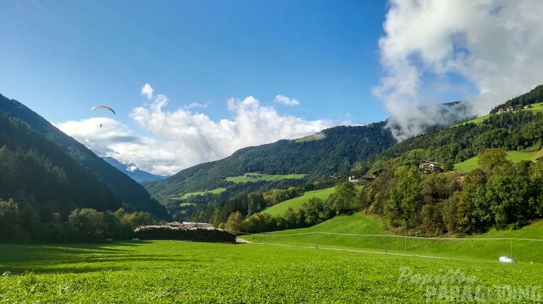 DH40.19 Luesen-Gleitschirmfliegen-124