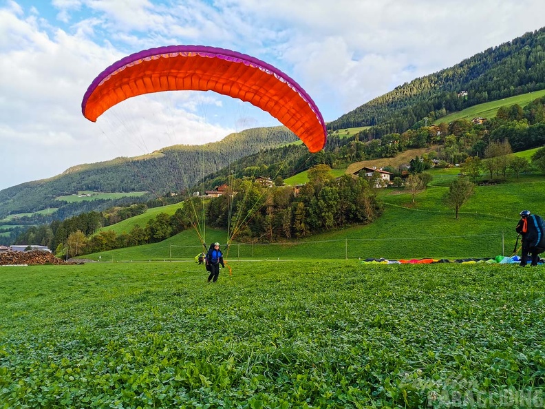 DH40.19 Luesen-Gleitschirmfliegen-180