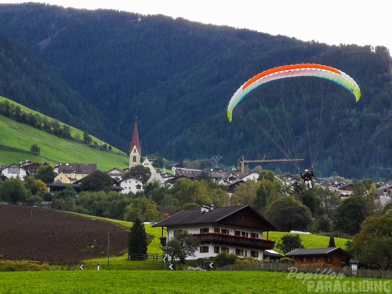 DH40.19 Luesen-Gleitschirmfliegen-185