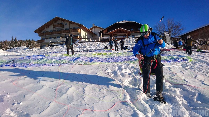 DH52.19 Luesen-Paragliding-Winter-125