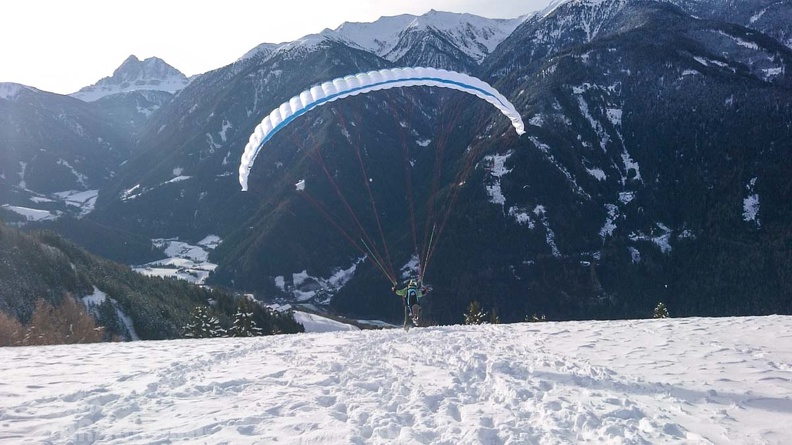 DH52.19 Luesen-Paragliding-Winter-154