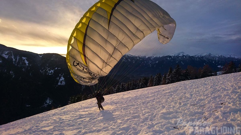 DH52.19 Luesen-Paragliding-Winter-228