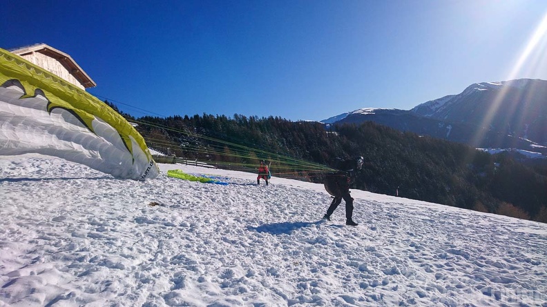 DH52.19 Luesen-Paragliding-Winter-393