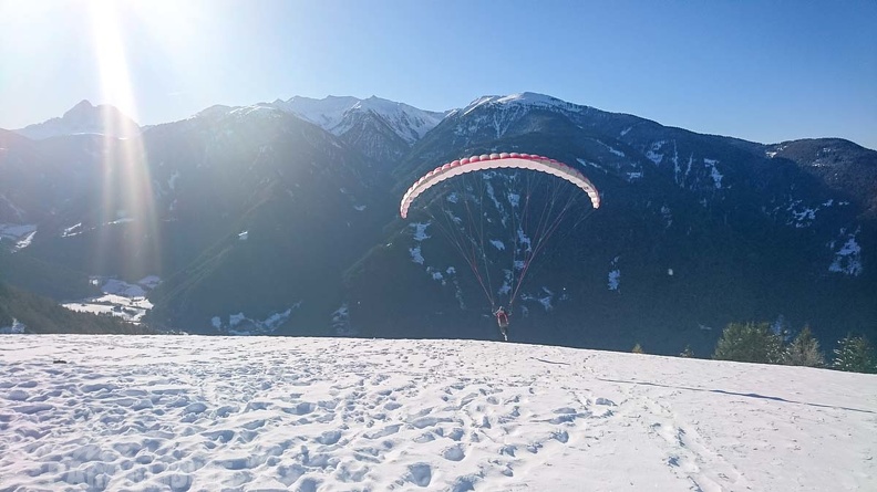 DH52.19_Luesen-Paragliding-Winter-400.jpg