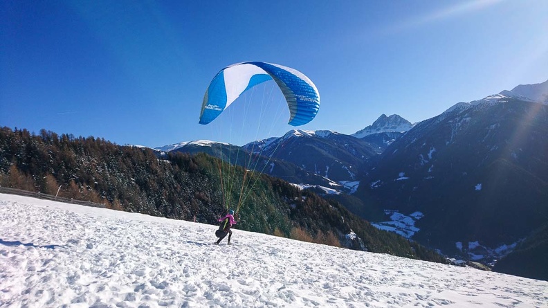 DH52.19 Luesen-Paragliding-Winter-441