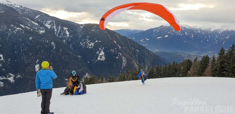 DH52.19 Luesen-Paragliding-Winter-495