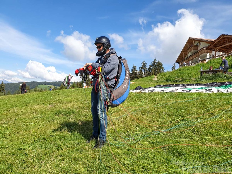 DH29.20 Luesen-Paragliding-123