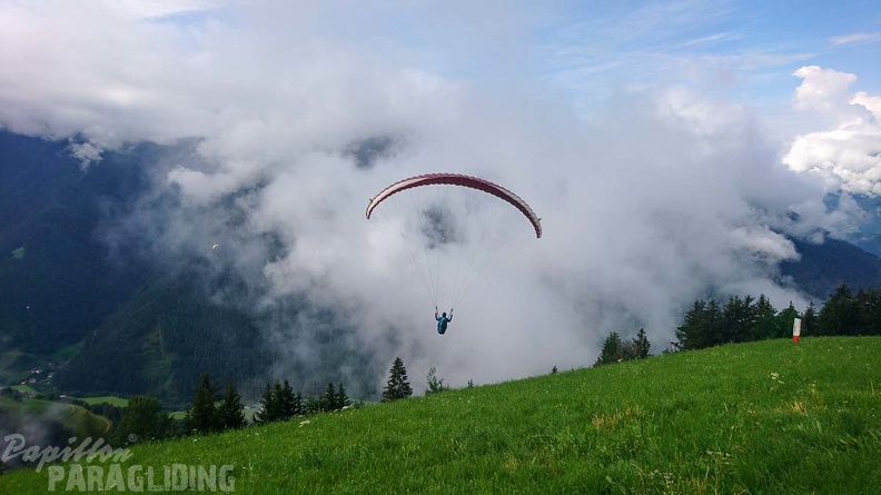 DH29.20 Luesen-Paragliding-261