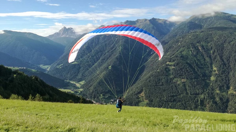 DH29.20 Luesen-Paragliding-274