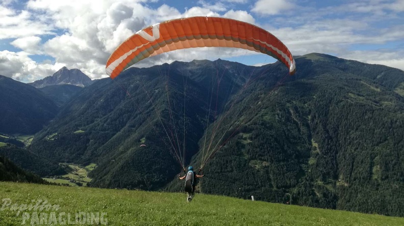 DH29.20 Luesen-Paragliding-320