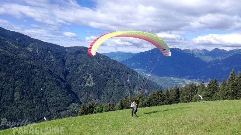 DH29.20 Luesen-Paragliding-325