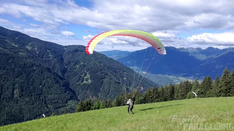 DH29.20 Luesen-Paragliding-325