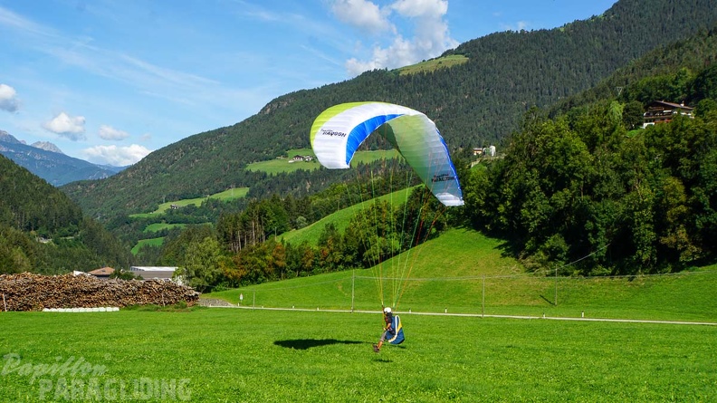 Luesen_D34.20_Paragliding-300.jpg