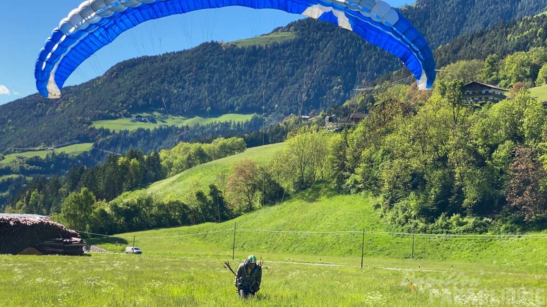 DH21.21-Luesen-Paragliding-205