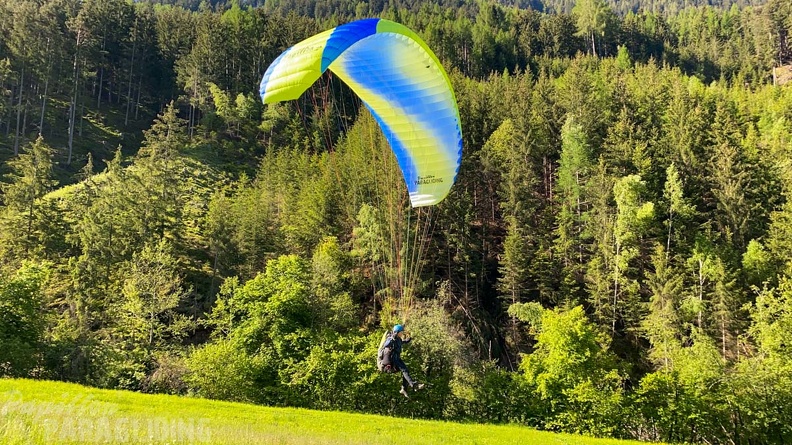 DH21.21-Luesen-Paragliding-254.jpg