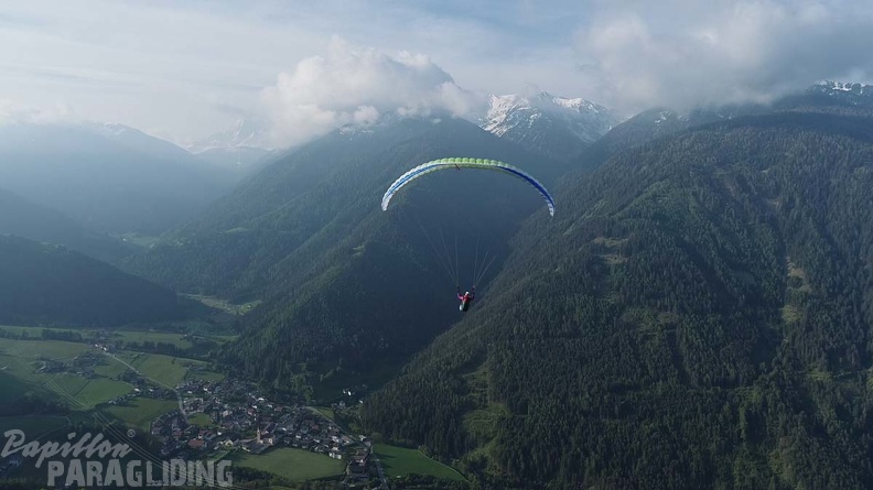 DH21.21-Luesen-Paragliding-294