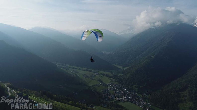 DH21.21-Luesen-Paragliding-295