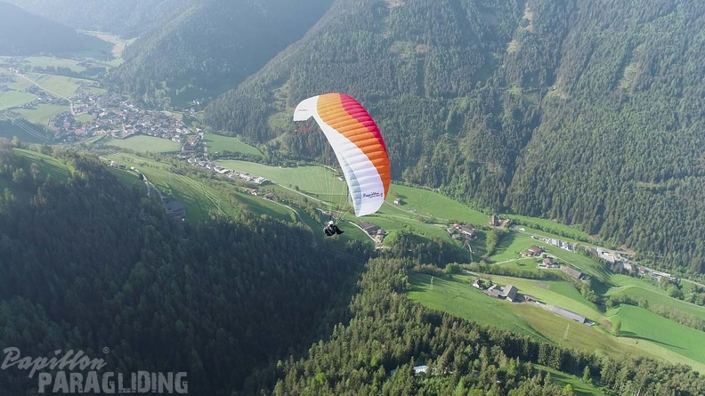 DH21.21-Luesen-Paragliding-341.jpg