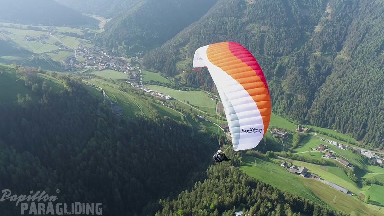 DH21.21-Luesen-Paragliding-345.jpg