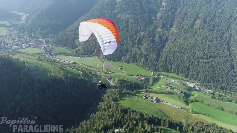 DH21.21-Luesen-Paragliding-348