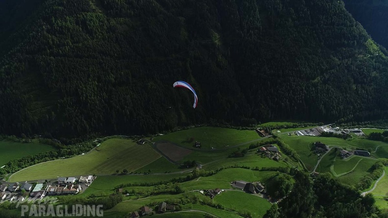 DH21.21-Luesen-Paragliding-453.jpg