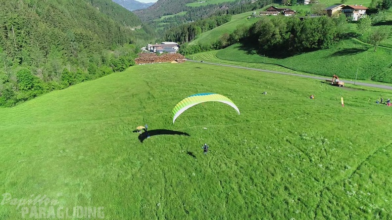 DH21.21-Luesen-Paragliding-465.jpg
