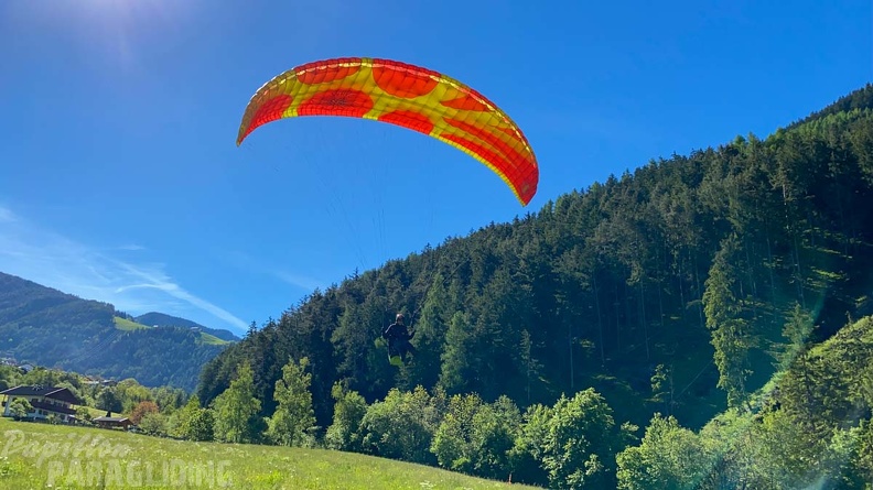 DH21.21-Luesen-Paragliding-472