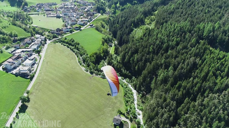 DH21.21-Luesen-Paragliding-480.jpg