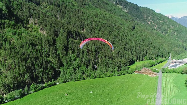 DH21.21-Luesen-Paragliding-485