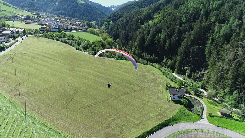 DH21.21-Luesen-Paragliding-486