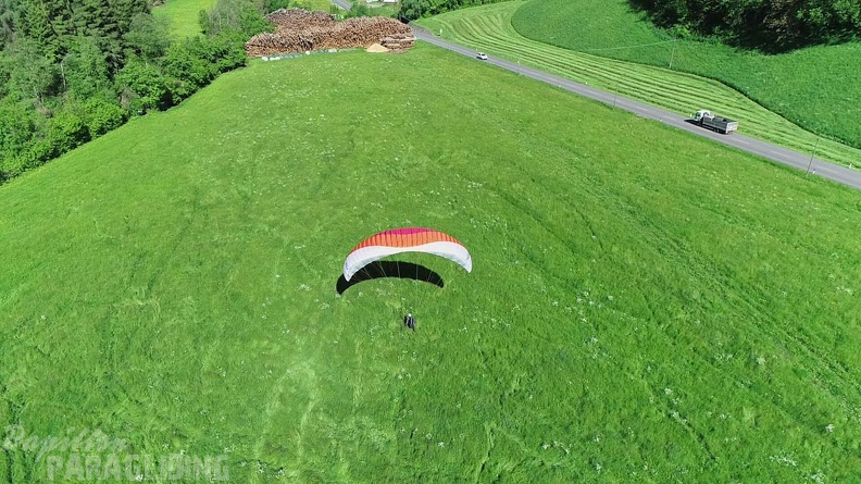 DH21.21-Luesen-Paragliding-495
