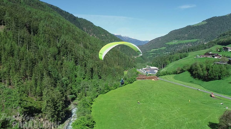 DH21.21-Luesen-Paragliding-513.jpg