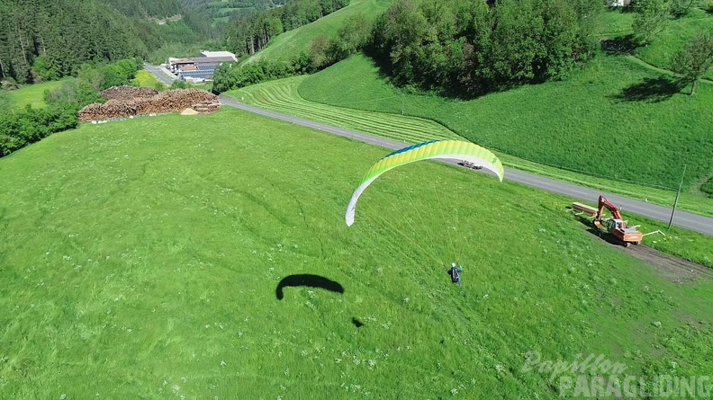 DH21.21-Luesen-Paragliding-517