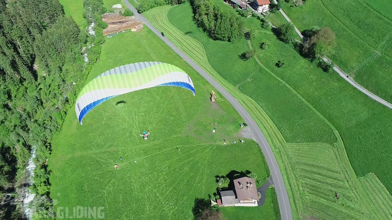 DH21.21-Luesen-Paragliding-536