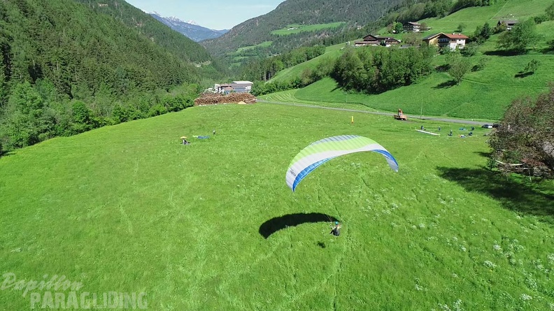 DH21.21-Luesen-Paragliding-543