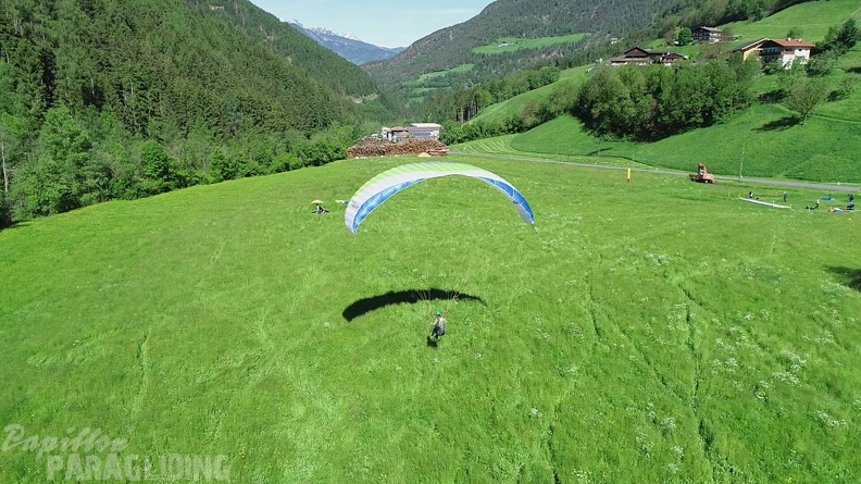 DH21.21-Luesen-Paragliding-544