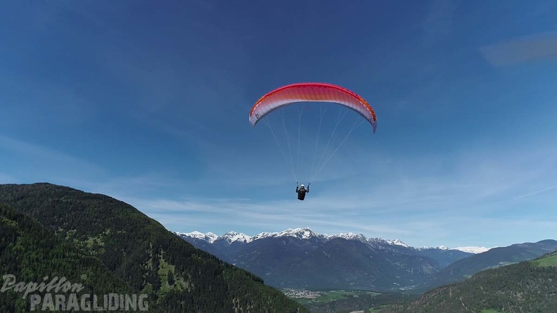 DH21.21-Luesen-Paragliding-560.jpg