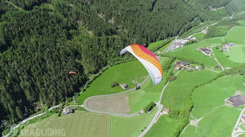 DH21.21-Luesen-Paragliding-567