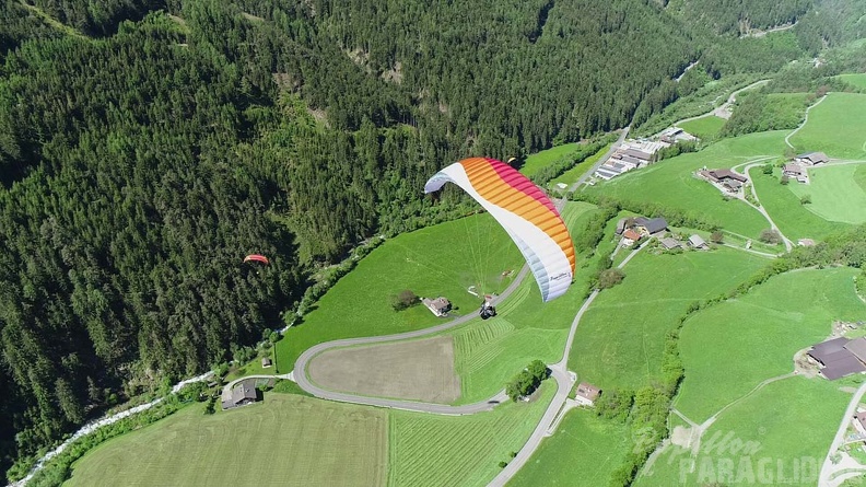 DH21.21-Luesen-Paragliding-567