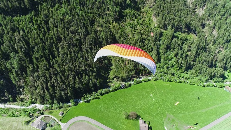 DH21.21-Luesen-Paragliding-573.jpg