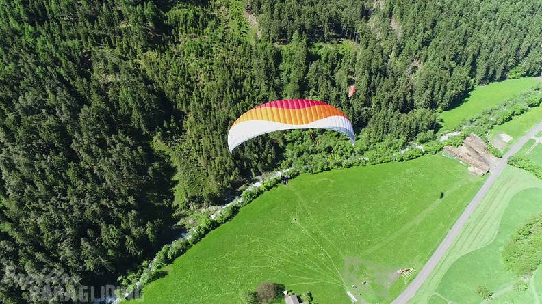 DH21.21-Luesen-Paragliding-574.jpg